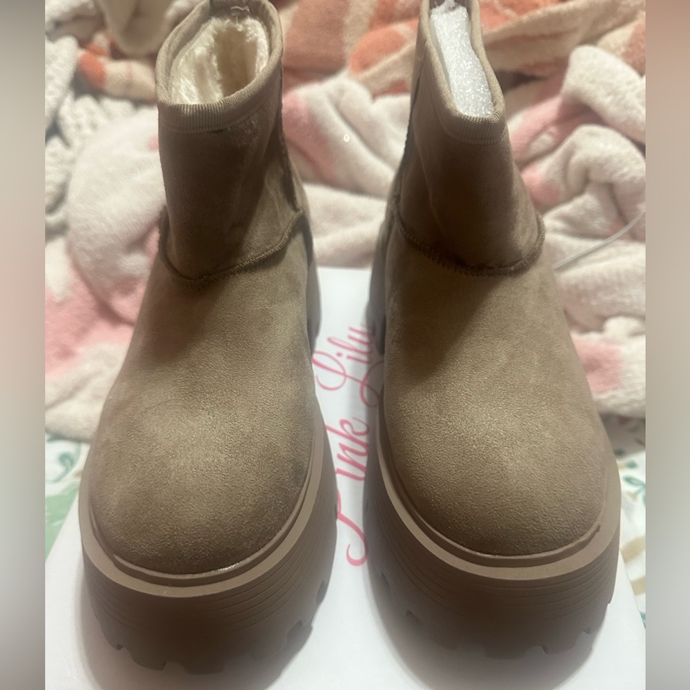 New in box pink lily beige boots